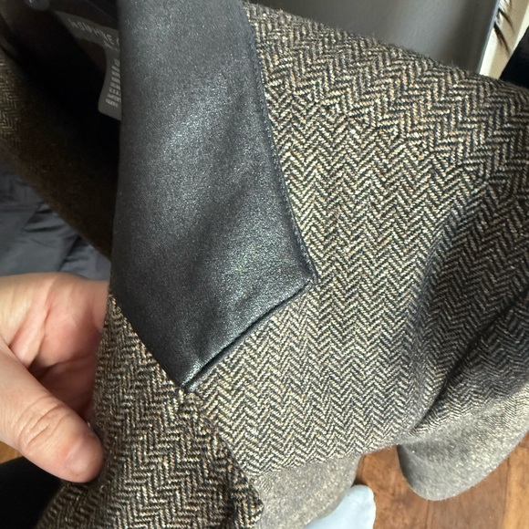 Womn’s Josephine Chaus Women's Tan Herringbone Blazer with Black Collar 12P - Picture 4 of 11